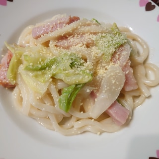 簡単☆キャベツとベーコンのクリームうどん